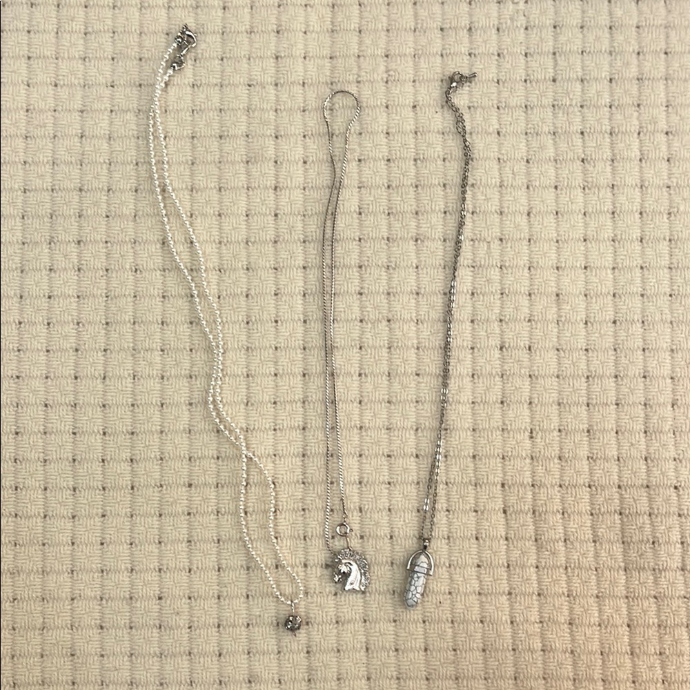 Silver and Pearl Necklaces Set